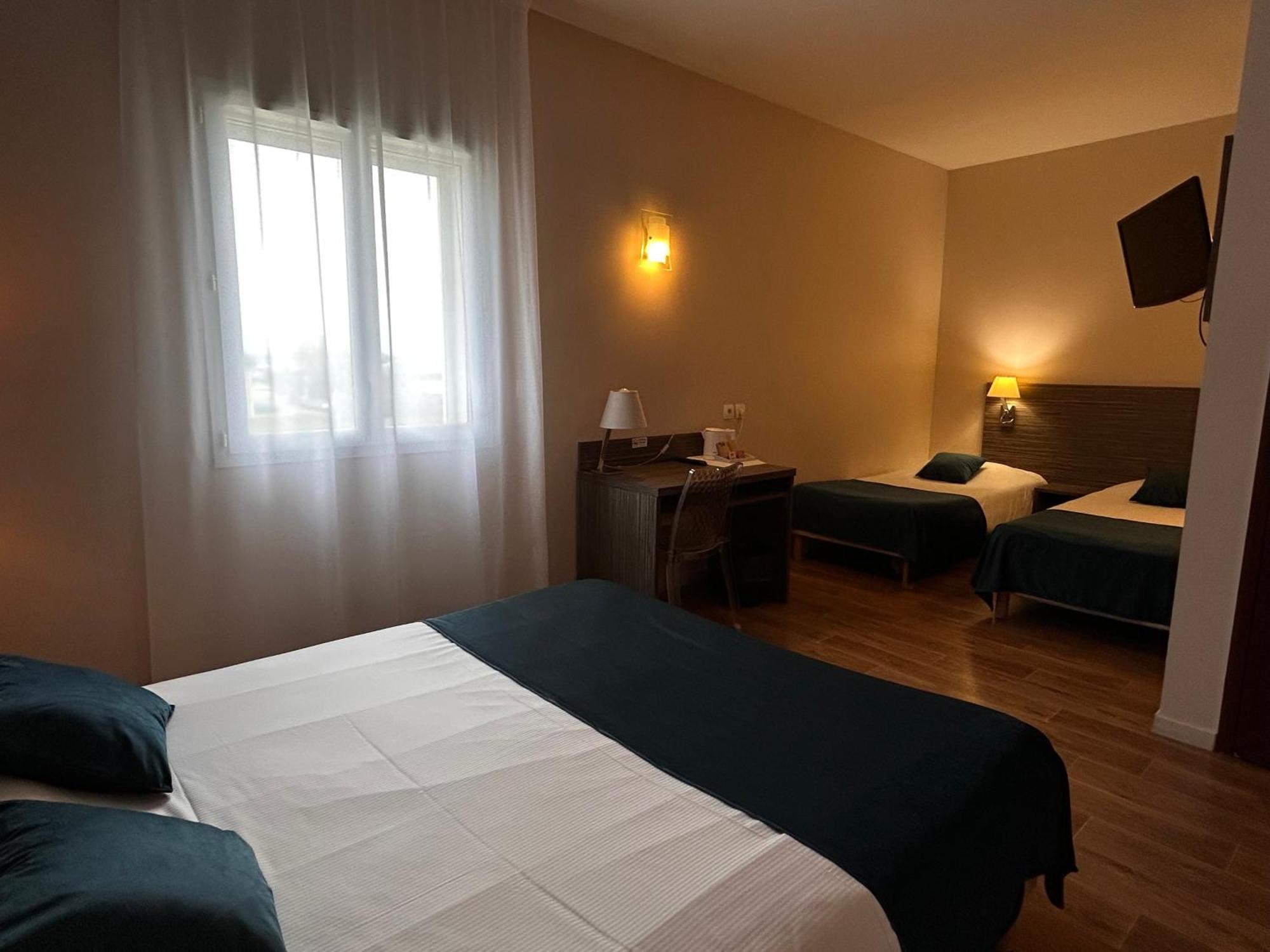 Hotel Caiman Pierrelatte Kültér fotó